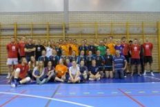 Volleyballerinnen und Volleyballer der FAU zu Gast bei der AGH Krakau