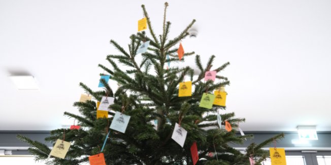 Geschenke-Baum-Aktion im Advent