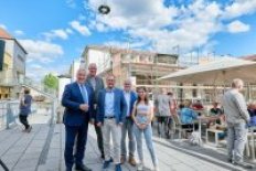 Kita-Neubau am Erlanger Langemarckplatz: Richtfest mit Innenminister Herrmann und OB Janik