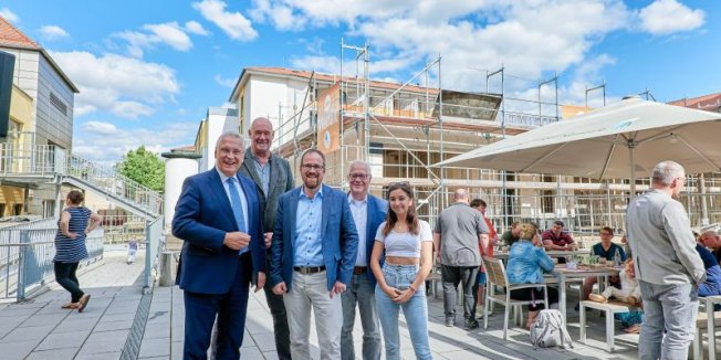 Kita-Neubau am Erlanger Langemarckplatz: Richtfest mit Innenminister Herrmann und OB Janik