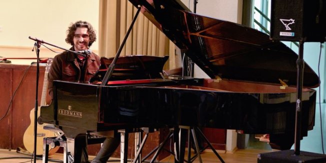 Thank God it´s Friday mit Koosha Fard in Erlangen